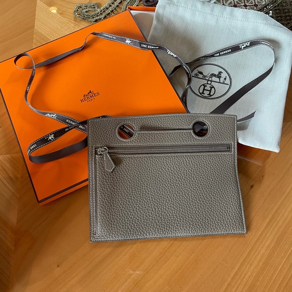 NEW🌹Hermès BNIB Étoupe Togo
Bag pocket and wallet - Picture 2 of 6